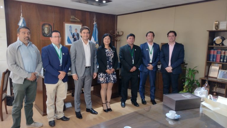 Río Hurtado firma convenios con municipalidades  argentinas en materia de turismo, agricultura y cultura