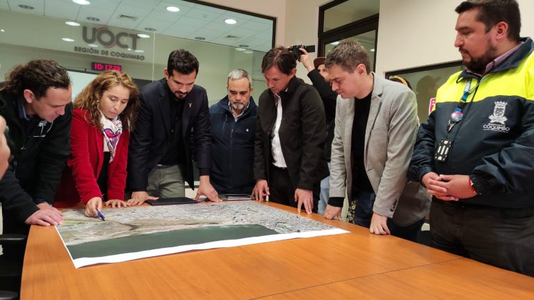 Autoridades buscan que trabajos de reparación de socavón en ruta 5 concluyan lo antes posible