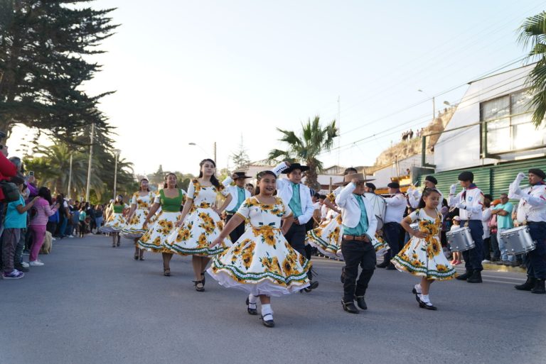 Tongoy realiza impecable desfile cívico para celebrar sus 183 años de historia e identidad