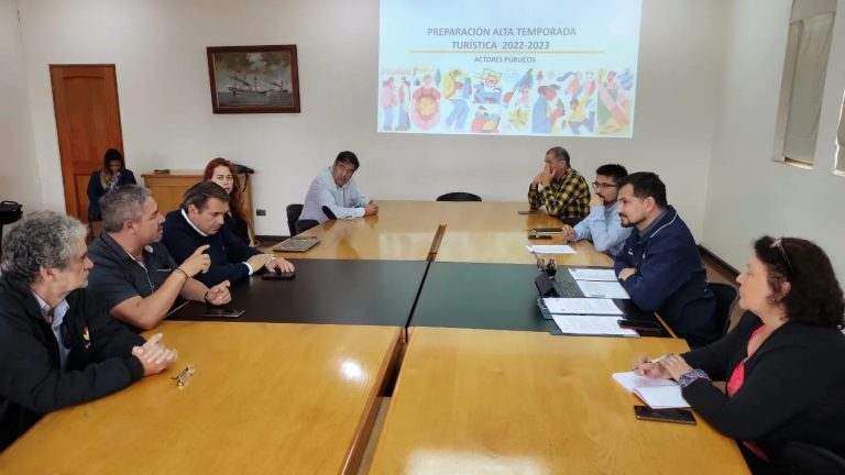 Gobierno y empresarios turísticos afianzan cooperación para nueva temporada estival