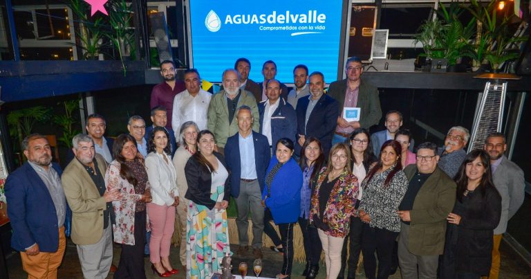 Aguas del Valle reconoce y premia trayectoria de sus trabajadores