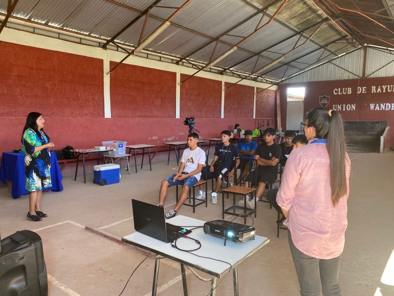 Jóvenes futbolistas de Monte Patria participan de jornada de formación como “Agentes Preventivos”