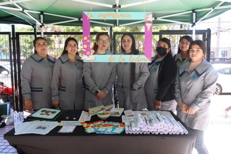 Estudiantes realizan Feria educativa en Ovalle