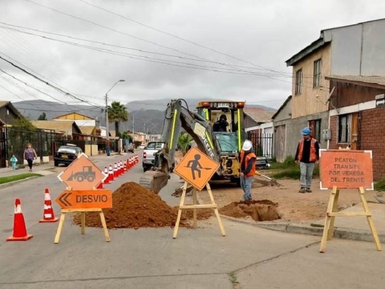 Avanza renovación de red de colectores que beneficiará a más de 2.000 familias de Tierras Blancas