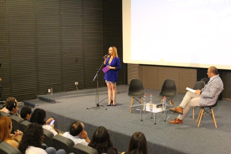 Se reunen con estudiantes de 3° y 4° medio para animarlos a ser los próximos profesores del país