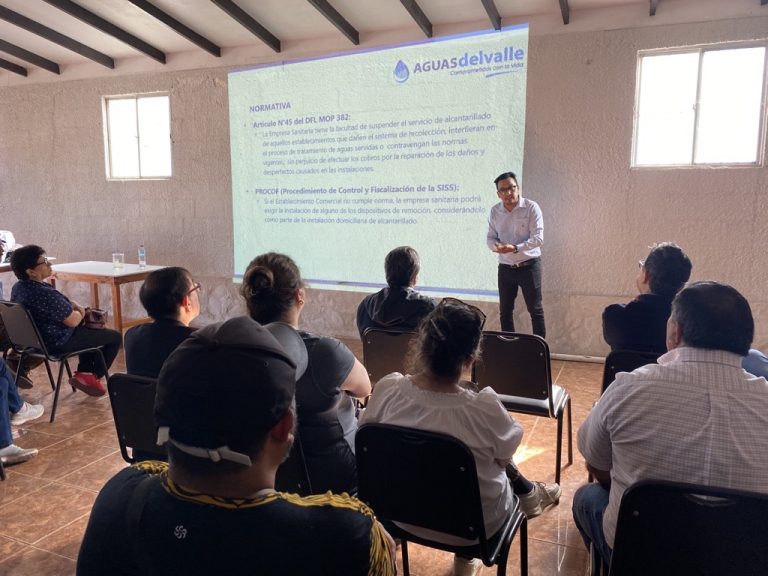 Aguas del Valle realiza taller de buen uso del alcantarillado a gremio de restaurantes en Peñuelas