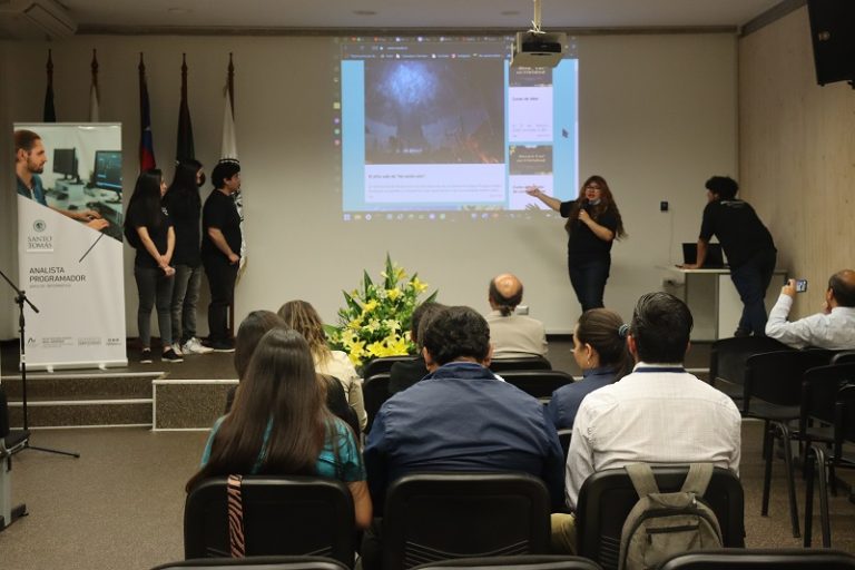 Estudiantes desarrollan soluciones informáticas para apoyar a Cesfam Fray Jorge