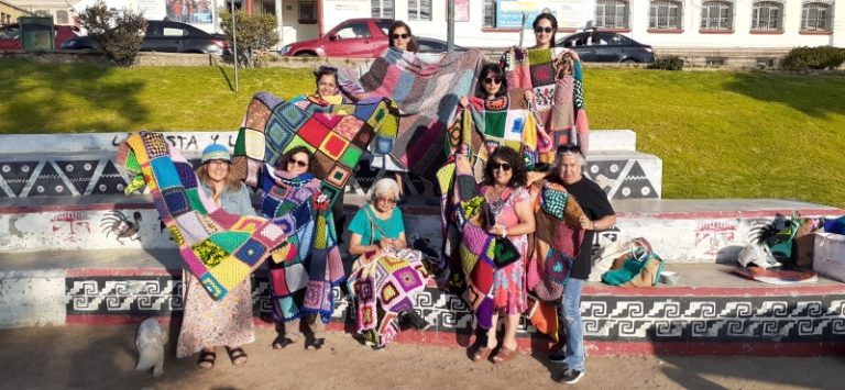 Tejedoras de la región realizan campaña solidaria para damnificados del sur del país por incendios forestales
