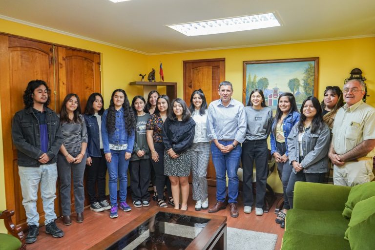 Estudiantes de Monte Patria con puntaje destacado PAES se reunieron con autoridades de la comuna