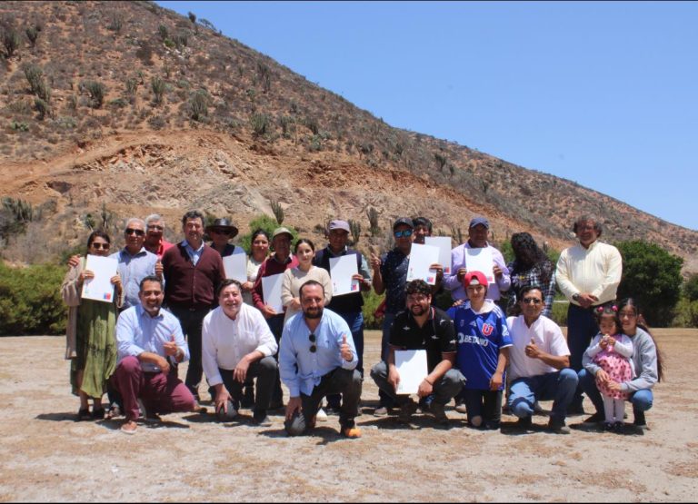 Familias del valle de Pupío de Los Vilos recibieron sus esperados Títulos de Dominio
