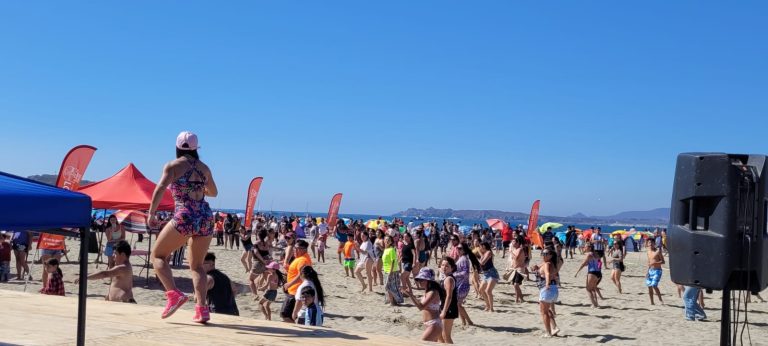 Vecinos y turistas de los Vilos disfrutan del verano con deporte