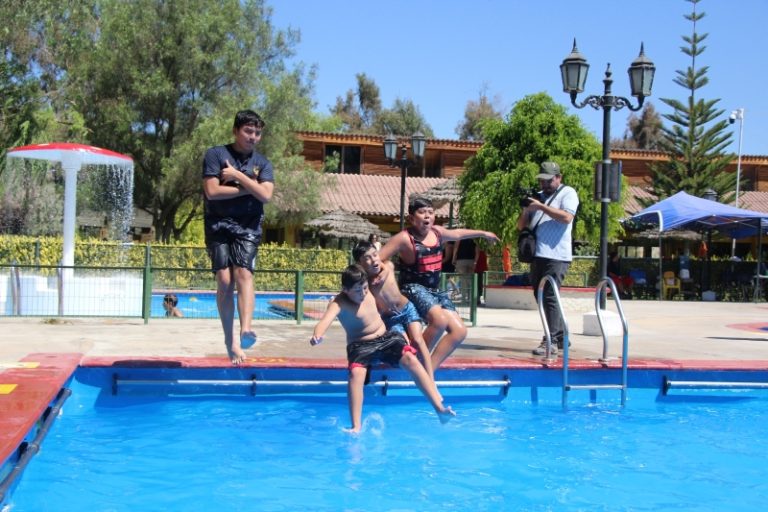 Iniciativa “Chapuzón Comunitario” cierra la temporada de piscina en Camping Municipal de Monte Patria