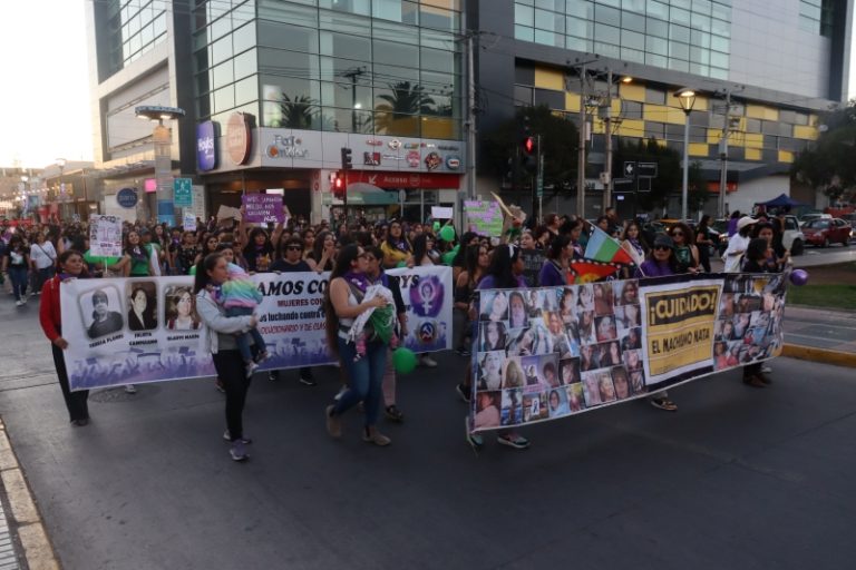 Ovallinas salen una vez más a las calles para exigir sus derechos y una vida sin violencia