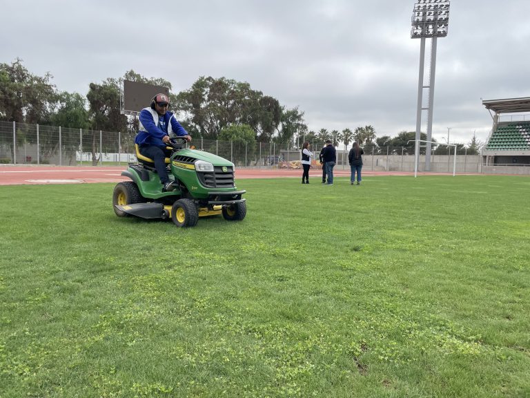Se inició la resiembra de la cancha del Estadio Municipal de Ovalle
