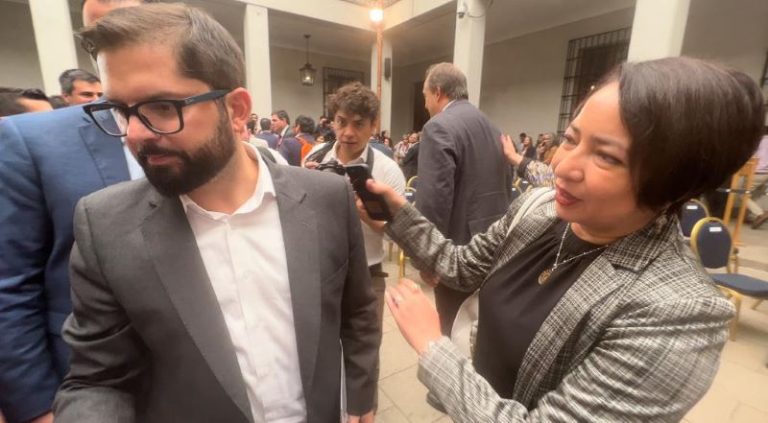 Gobernadora Krist Naranjo acusa a Presidente Boric de faltarle el respeto por no acceder a fotografiarse con ella