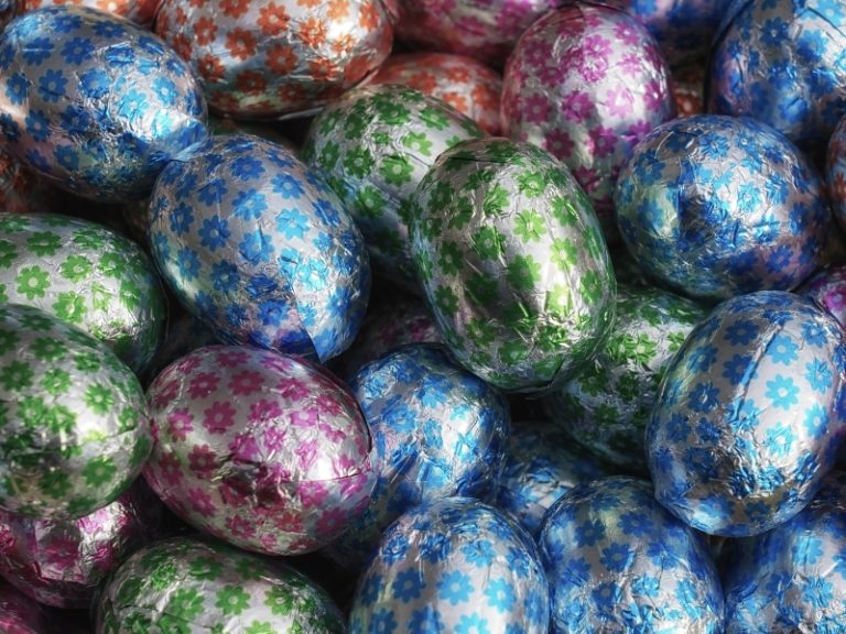 Desde la compra de huevitos de chocolate al arriendo de cabañas: ¿Cuáles son los derechos de los consumidores?