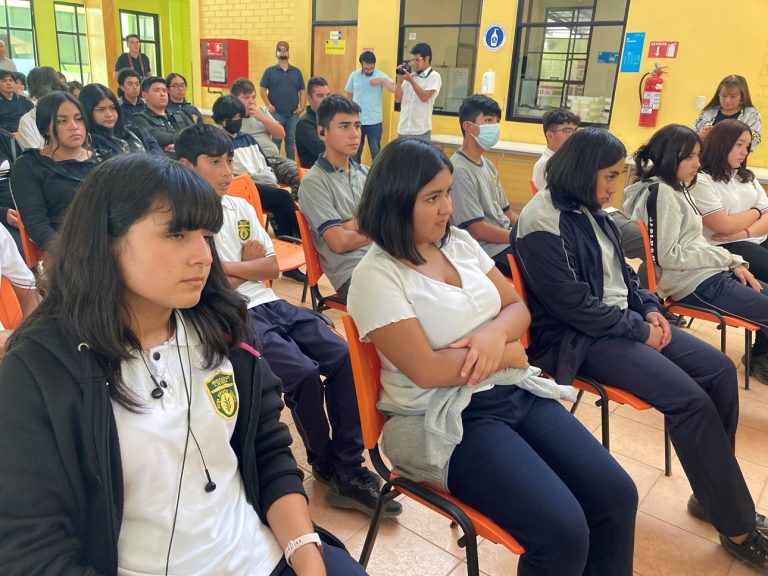 Asistencia promedio subió al 89% y siete de cada 10 estudiantes registra un nivel normal o destacado