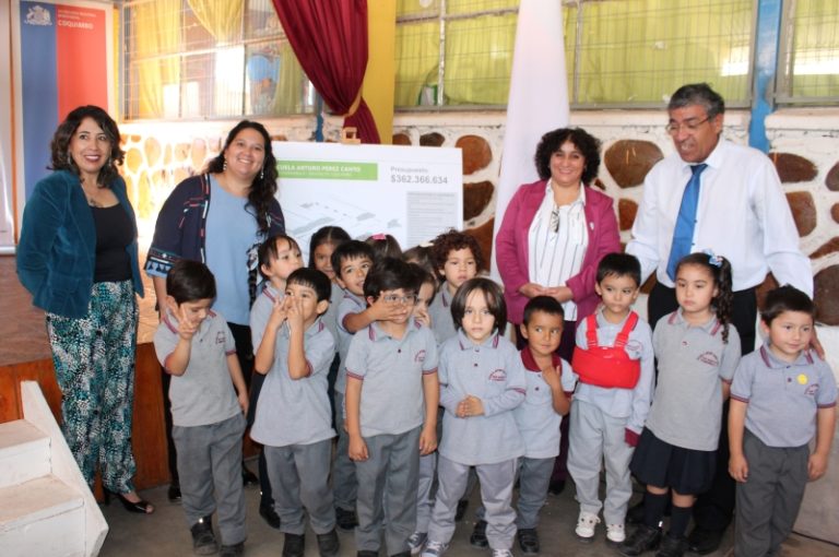 Mejoramiento de confort térmico beneficiará a 78 estudiantes de escuela de San Marcos de Combarbalá