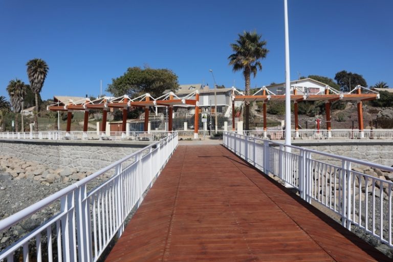 SEREMI MOP realiza visita inspectiva a obra de Playa Socos en Tongoy