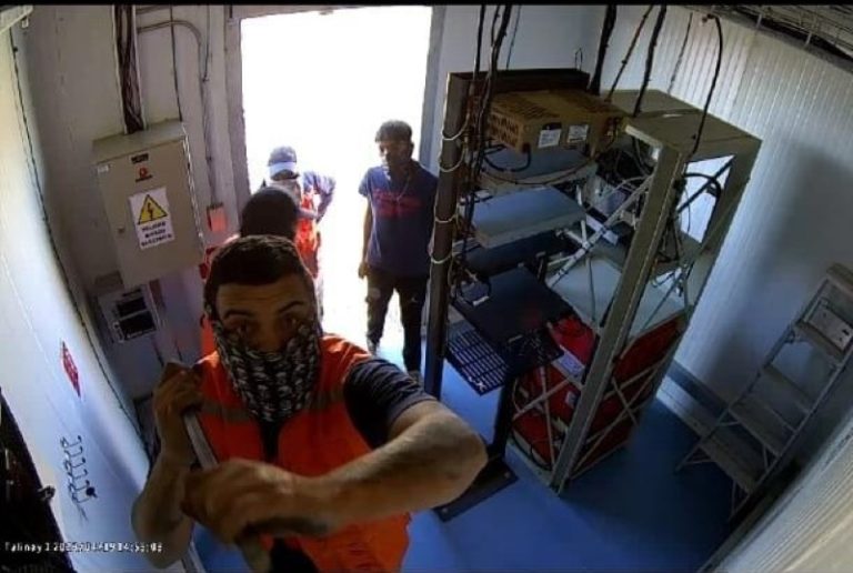 Dos ovallinos son detenidos por el robo de baterías de antenas de compañías telefónicas