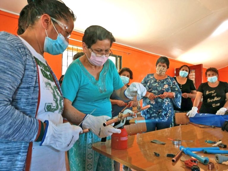 Aguas del Valle amplía plazo de postulación para talleres gratuitos “Mujeres Gásfiter en Terreno 2023”