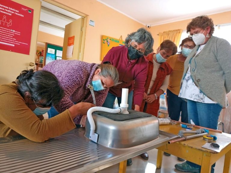 Mujeres de la región de Coquimbo rompen estereotipos al graduarse como gasfiteras certificadas