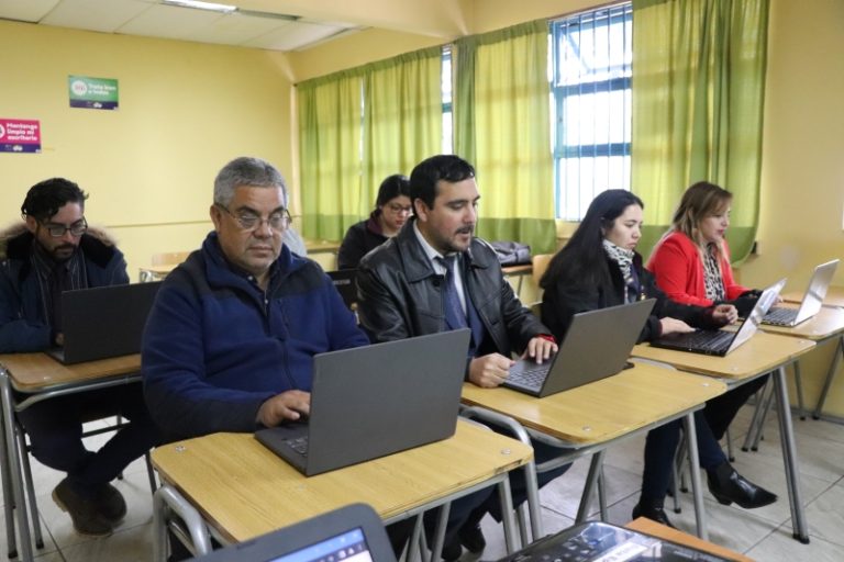 82 establecimientos municipales de Ovalle digitalizarán procesos educativos con la plataforma LIRMI