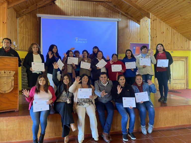 Más de 80 mujeres de Monte Patria se certifican en diferentes oficios fortaleciendo su autonomía económica