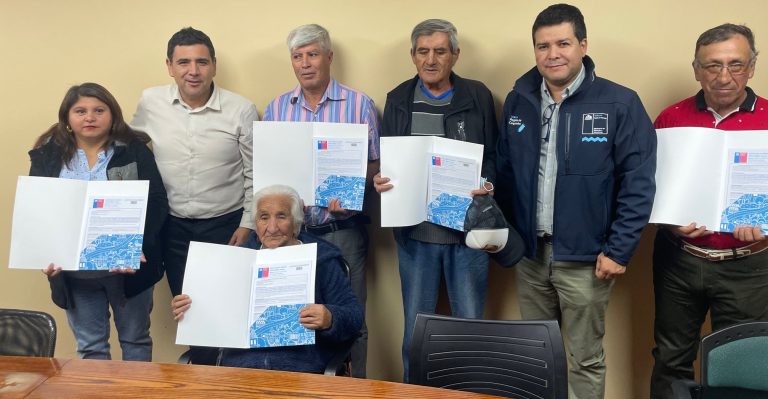 Entregan subsidios para familias de Monte Patria que perdieron sus casas en incendio