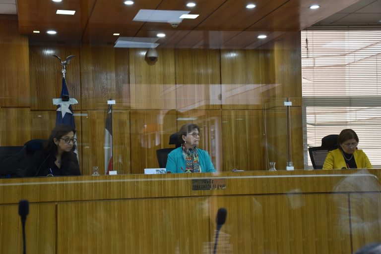 TOP de La Serena condena a 18 y 15 años de presidio a autora de parricidio e incendio en villa Talinay