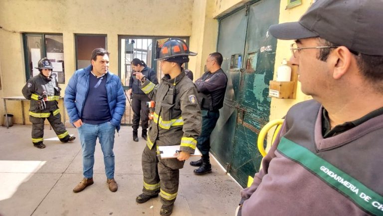 Sename y Bomberos se unen para reforzar seguridad en Centro Cerrado de La Serena