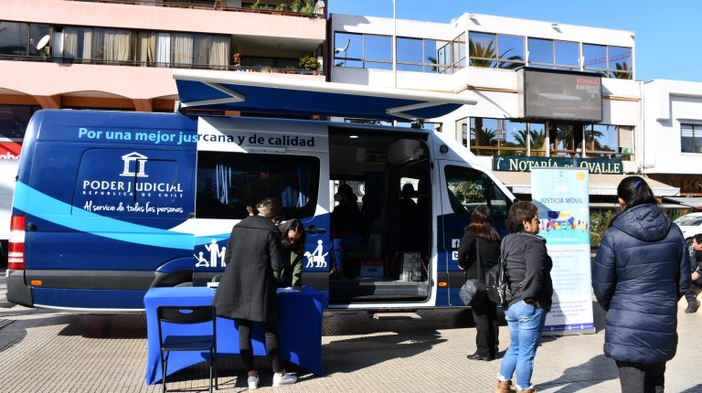 Bus de la Justicia responde consultas de más de medio centenar de usuarios de Ovalle