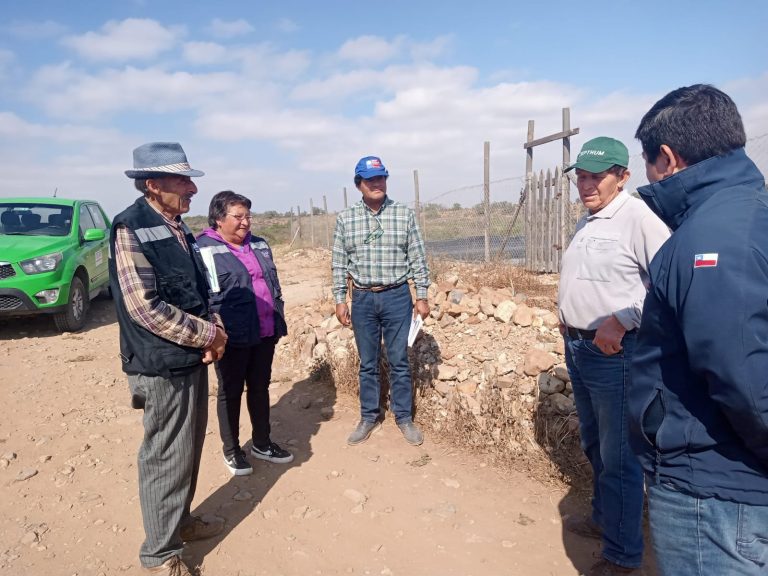 Dirigentes campesinos del CADA Ovalle de INDAP conocen proyectos financiados por el servicio