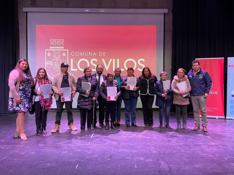 58 familias en la comuna de Los Vilos reciben escrituras de mejoramientos de sus viviendas