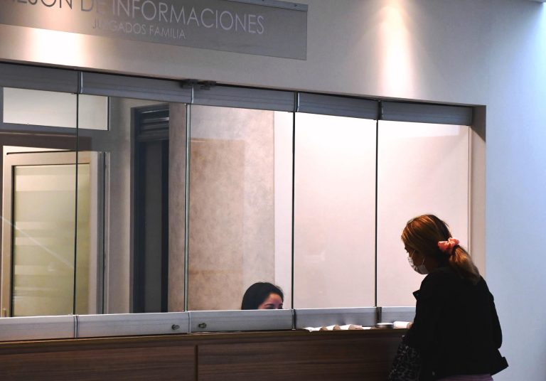 Juzgados de Familia podrán retener fondos de cuentas bancarias y AFP para el pago efectivo de pensiones de alimentos