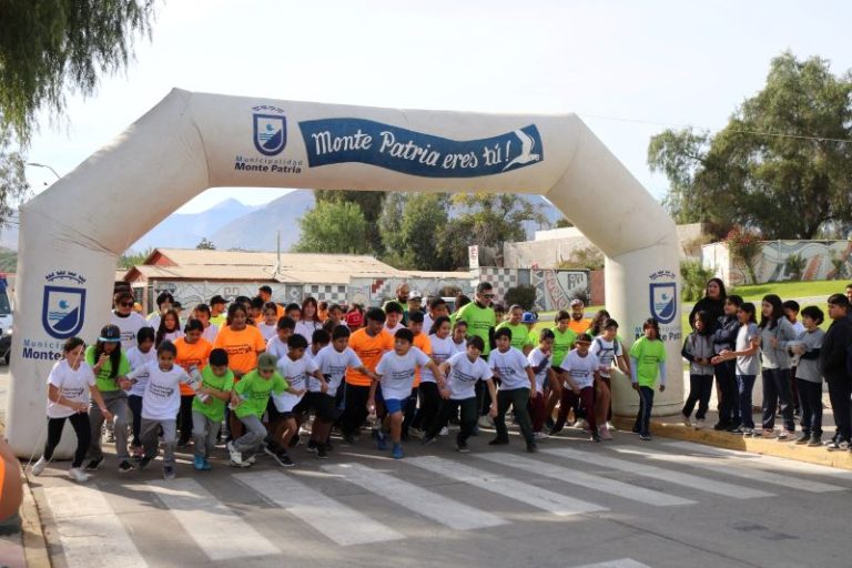 Exitosa corrida escolar por la sana convivencia en Monte Patria