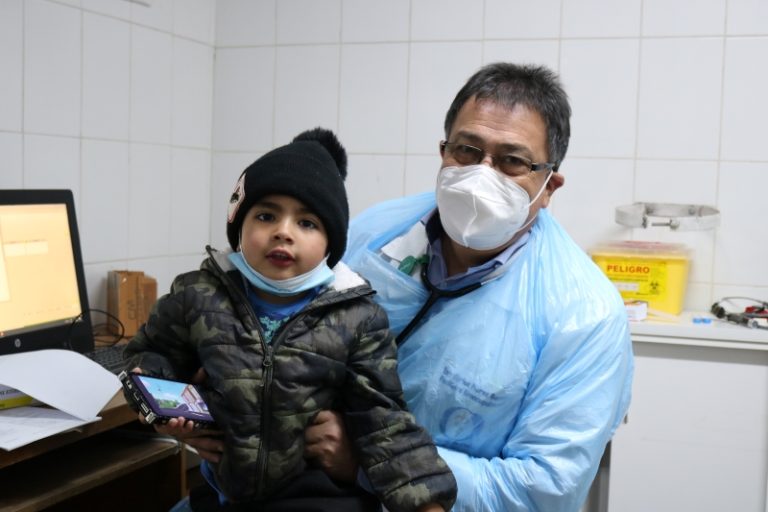 Pediatra broncopulmonar acude a apoyar a los profesionales de CESFAM El Palqui