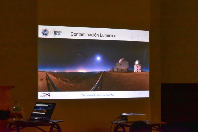 Profesores de Río Hurtado se capacitan en el cuidado del cielo oscuro