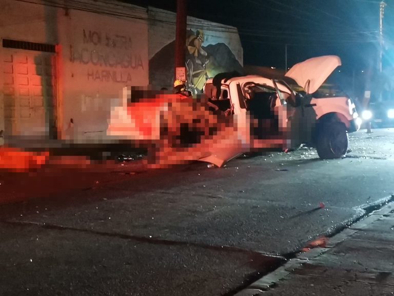 Tragedia: dos jóvenes fallecen y tres quedan heridos tras accidente vehicular en Avenida David Perry