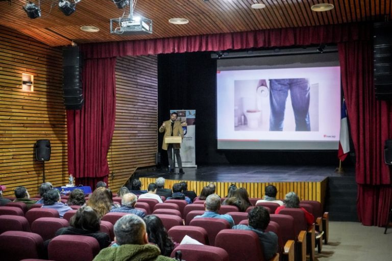 Realizan seminario sobre el tratamiento de aguas servidas rurales en Monte Patria