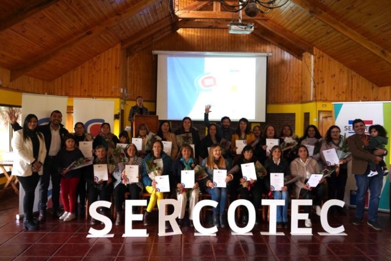 Exitosa certificación de 25 montepatrinas tras el cierre de la Escuela de Fortalecimiento Empresarial Femenino