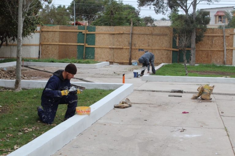 Un 60 % de avance tiene la plaza Carlos Condell de villa Los Naranjos parte baja