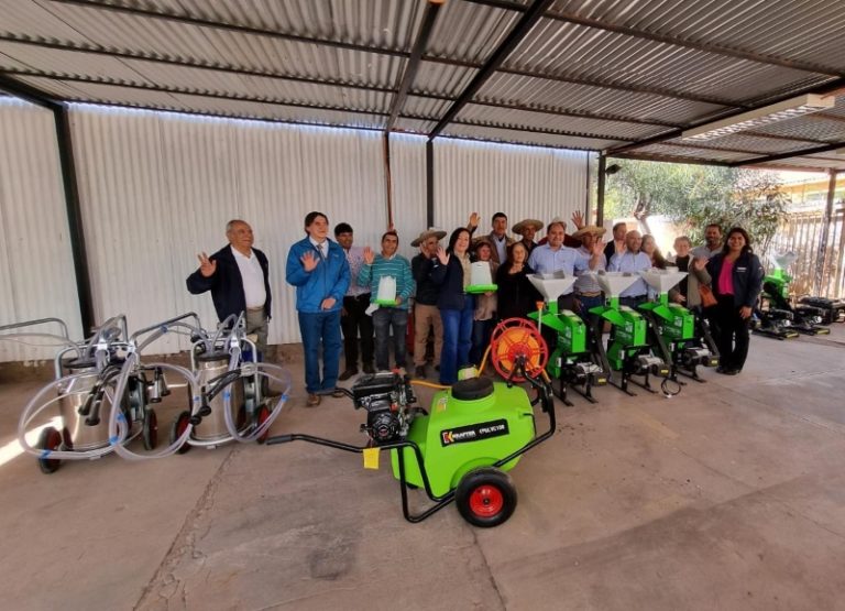 80 usuarios o usuarias de INDAP de Combarbalá optimizan su labor gracias al cofinanciamiento de inversiones