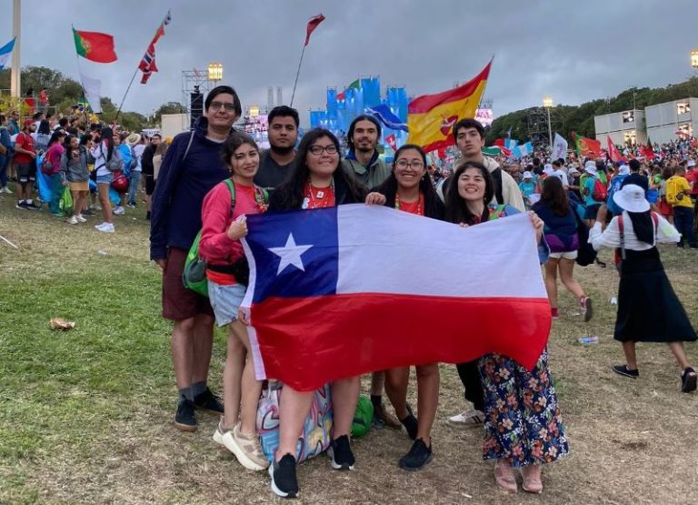 Javiera Tapia Yánez, joven ovallina en Jornada Mundial de la Juventud: “Ser la abanderada fue una oportunidad única”