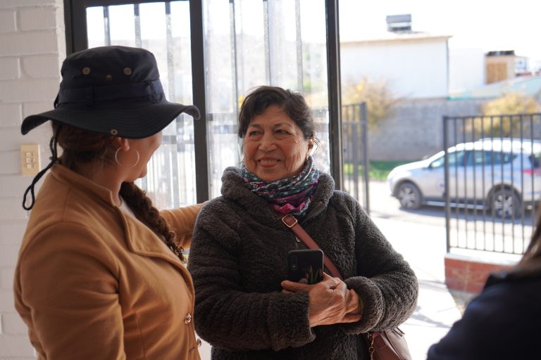 Adulta mayor de Monte Patria suscribe beneficio de vivienda social a bajo costo de SERVIU