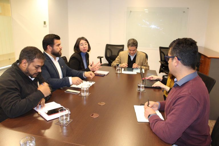 Realizan gestiones para concretar proyectos de electrificación rural en Ovalle