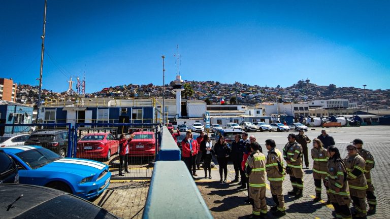Aduana de Coquimbo donó 3 vehículos a Bomberos de la zona