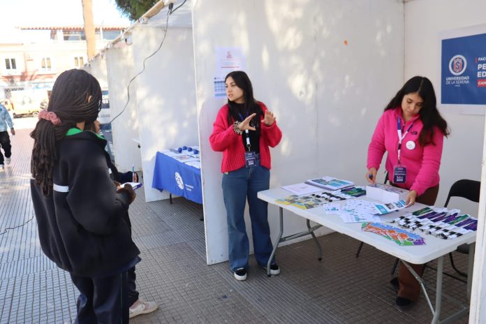 Realizan Feria Vocacional en la Plaza de Armas de Ovalle | Ovalle Hoy