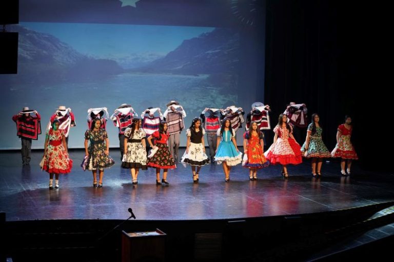 Colegio Gabriela Mistral celebró las Fiestas Patrias con Gala Folclórica en el TMO