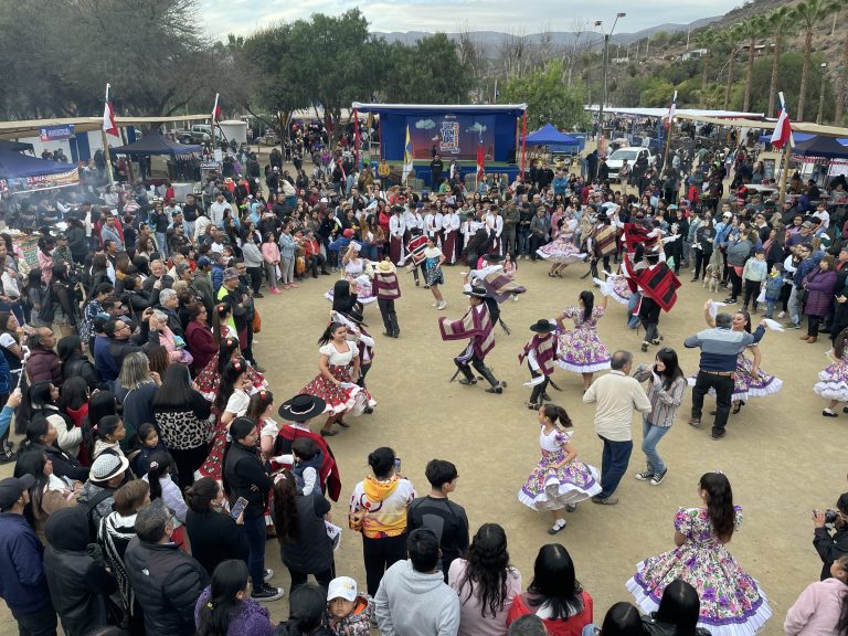Miles de ovallinos disfrutaron la primera jornada de la Fonda Los Peñones 2023